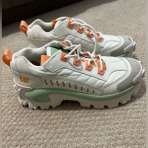 Men’s CAT Intruder sneaker size 9 color white